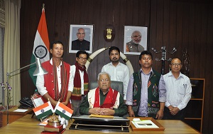 The Governor of Arunachal Pradesh Shri P.B. Acharya with members of Mikir Welfare Association at Raj Bhavan, Itanagar on 23rd August 2017.